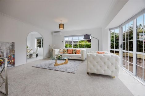 Photo of property in 1/5 Kadina Place, Botany Downs, Auckland, 2010