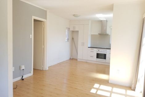 Photo of property in 71 Shakespeare Road, Milford, Auckland, 0620