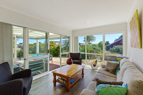 Photo of property in 3 Te Ropata Place, Waikanae Beach, Waikanae, 5036