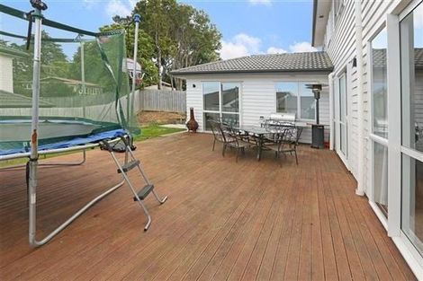 Photo of property in 106 Lake Panorama Drive, Henderson Valley, Auckland, 0612