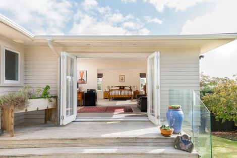 Photo of property in 21 Robert Burke Place, Henderson, Auckland, 0612