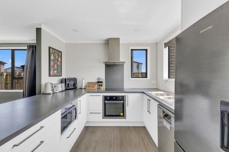 Photo of property in 9 Discovery Place, Marfell, New Plymouth, 4310