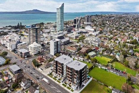 Photo of property in Frank Sargeson Apts, 405/80 Anzac Street, Takapuna, Auckland, 0622