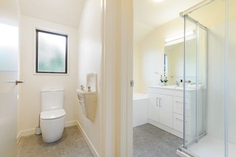 Photo of property in 2/22 Woodbridge Lane, Milford, Auckland, 0620