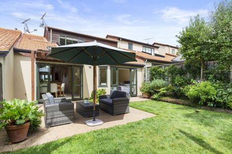 Photo of property in 9/8 Tobago Place, Sunnynook, Auckland, 0620