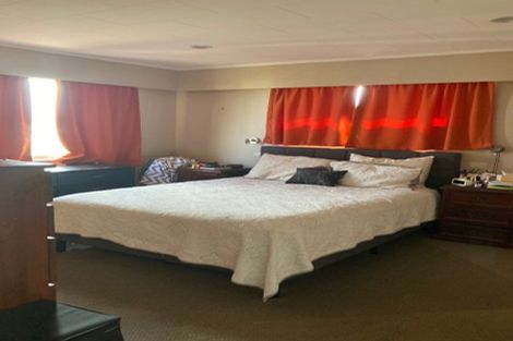 Photo of property in 10 Westview Grove, Miramar, Wellington, 6022