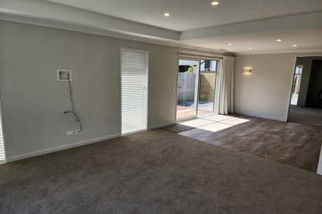 Photo of property in 5 Old Stone Lane, Cracroft, Christchurch, 8022