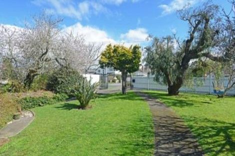 Photo of property in 8 Waiohua Road, Greenlane, Auckland, 1061
