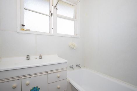 Photo of property in 44 Ross Crescent, Fairfield, Hamilton, 3214