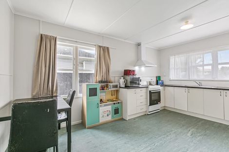 Photo of property in 64 Friedlanders Road, Manurewa, Auckland, 2102