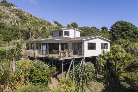 Photo of property in 85 Piha Road, Piha, New Lynn, 0772