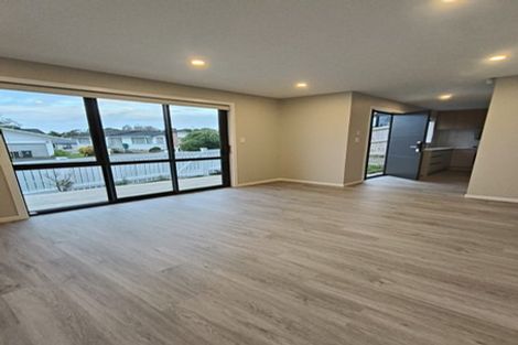 Photo of property in 13e Windermere Crescent, Blockhouse Bay, Auckland, 0600
