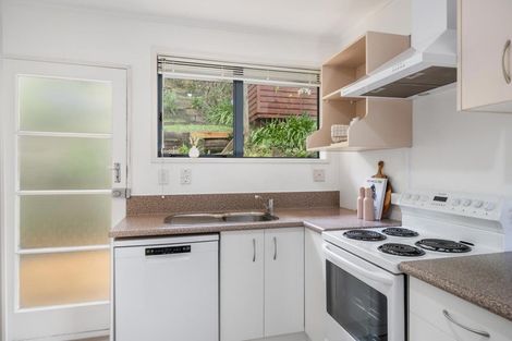 Photo of property in 2/14 Doris Gordon Crescent, Crofton Downs, Wellington, 6035