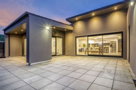 Photo of property in 55 Queen Charlotte Drive, Aotea, Porirua, 5024