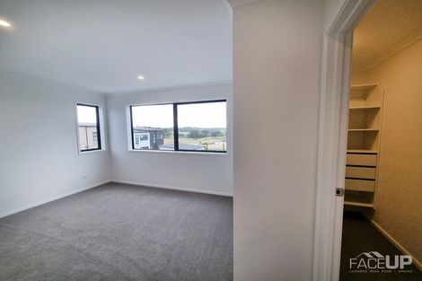 Photo of property in 2 Oma Hoiho Place, Westgate, Auckland, 0614