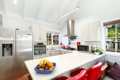 Photo of property in 74 Kiwi Crescent, Tawa, Wellington, 5028