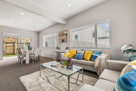 Photo of property in 11 Cityview Place, Massey, Auckland, 0614