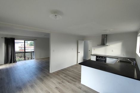 Photo of property in 2/14 Penion Drive, Flat Bush, Auckland, 2023