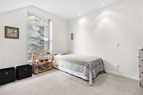 Photo of property in 77 Tiketike Way, Brooklyn, Wellington, 6021