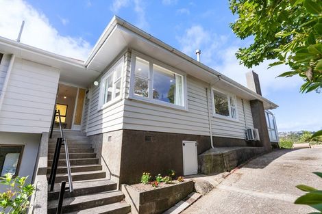 Photo of property in 30 Bassett Road, Johnsonville, Wellington, 6037