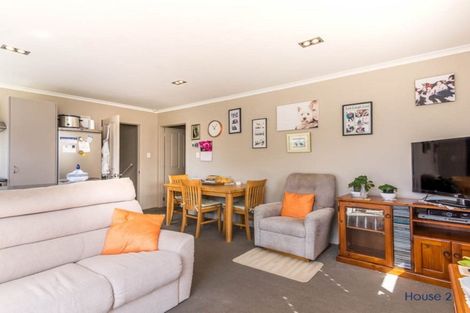 Photo of property in 25a Eastglen Road, Glen Eden, Auckland, 0602