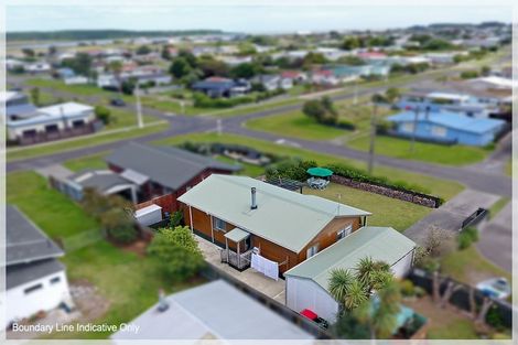 Photo of property in 13 Te Awa Street, Foxton Beach, Foxton, 4815