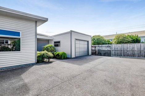 Photo of property in 2/297 Carrington Street, Vogeltown, New Plymouth, 4310