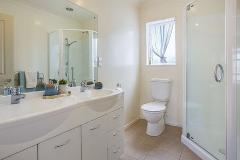 Photo of property in 3 Routeburn Avenue, Aotea, Porirua, 5024