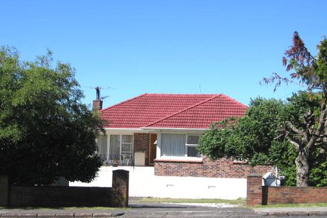 Photo of property in 35 Te Atatu Road, Te Atatu South, Auckland, 0610