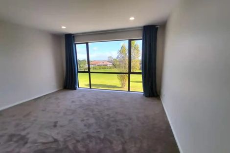 Photo of property in 26 Golfland Drive, Golflands, Auckland, 2013