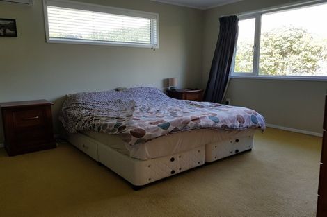 Photo of property in 139 Taylor Terrace, Tawa, Wellington, 5028