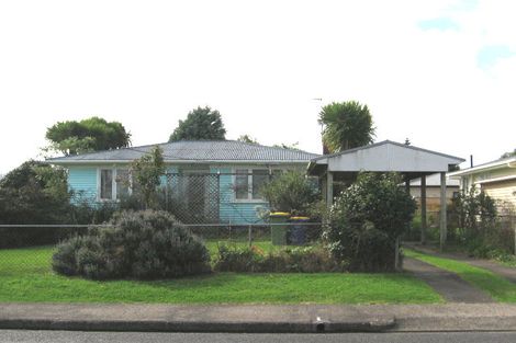 Photo of property in 1/5 Stokes Avenue, Te Atatu Peninsula, Auckland, 0610