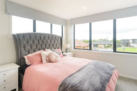 Photo of property in 18 Silkwood Place, Fitzherbert, Palmerston North, 4410