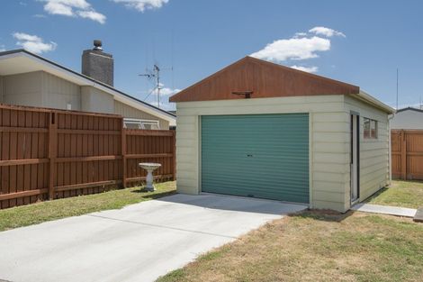 Photo of property in 8 Mardi Place, Mount Maunganui, 3116