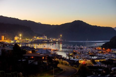 Photo of property in 26 Russell Street, Picton, 7220