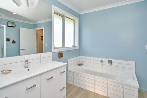 Photo of property in 79 Willowside Place, Amberley, 7410