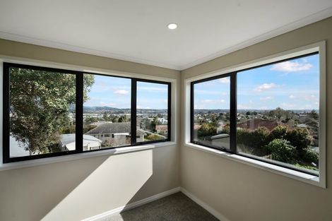 Photo of property in 4190a Great North Road, Glendene, Auckland, 0602