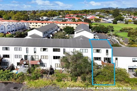 Photo of property in Lynn Park Terrace, 7/12 Ambrico Place, New Lynn, Auckland, 0600