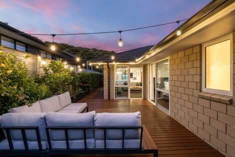 Photo of property in 27 Mooring Close, Whitby, Porirua, 5024