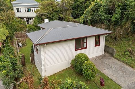 Photo of property in 23 Governor Road, Northland, Wellington, 6012