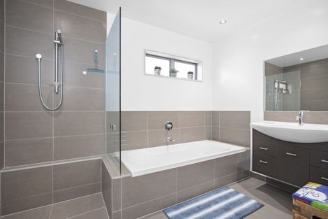 Photo of property in 75 Kitchener Road, Pukekohe, 2120