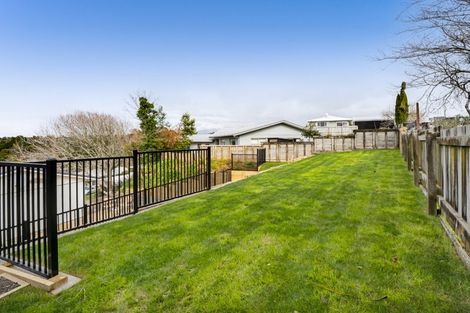 Photo of property in 10 Fairview Place, Westown, New Plymouth, 4310