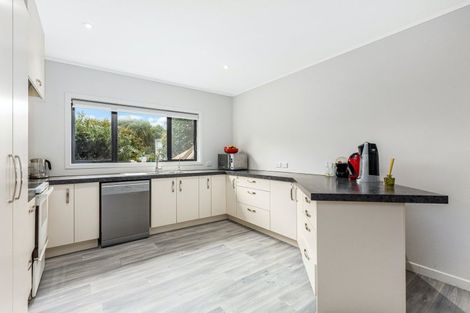 Photo of property in 3 Oak Avenue, Paremata, Porirua, 5024