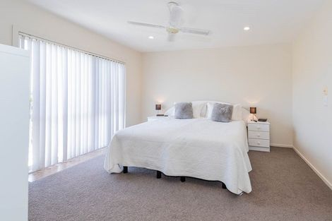 Photo of property in 7/78 Fernhill Way, Oteha, Auckland, 0632