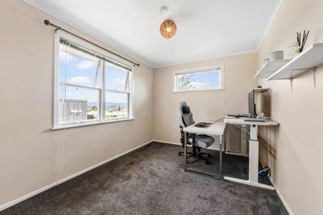 Photo of property in 87 Awaroa Road, Sunnyvale, Auckland, 0612