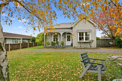 Photo of property in 233 Shakespeare Street, Leamington, Cambridge, 3432