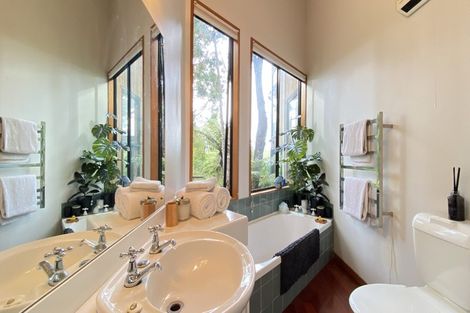 Photo of property in 31 York Road, Titirangi, Auckland, 0604