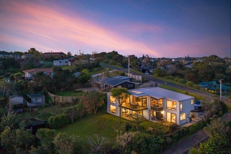 Photo of property in 21 Point Street, Raglan, 3225