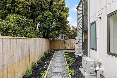 Photo of property in 8/88 Te Atatu Road, Te Atatu South, Auckland, 0610