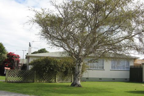Photo of property in 42 Selwyn Crescent, College Estate, Whanganui, 4500